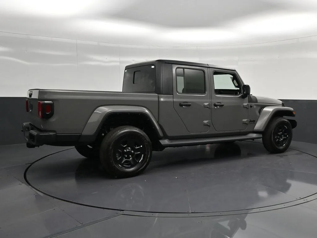 2022 Jeep Gladiator Sport photo 3