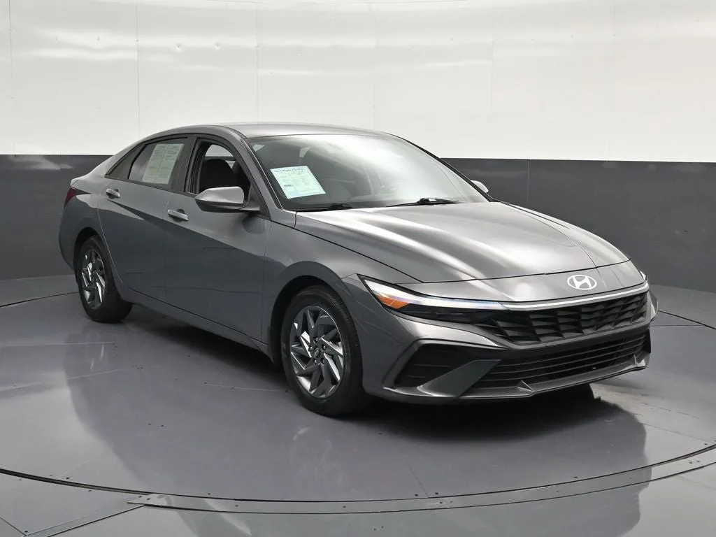 2024 Hyundai Elantra SEL photo 5