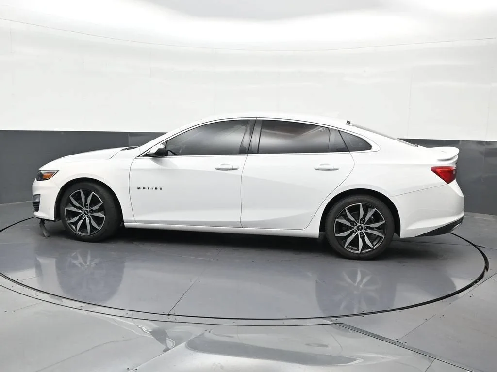 2020 Chevrolet Malibu RS photo 2
