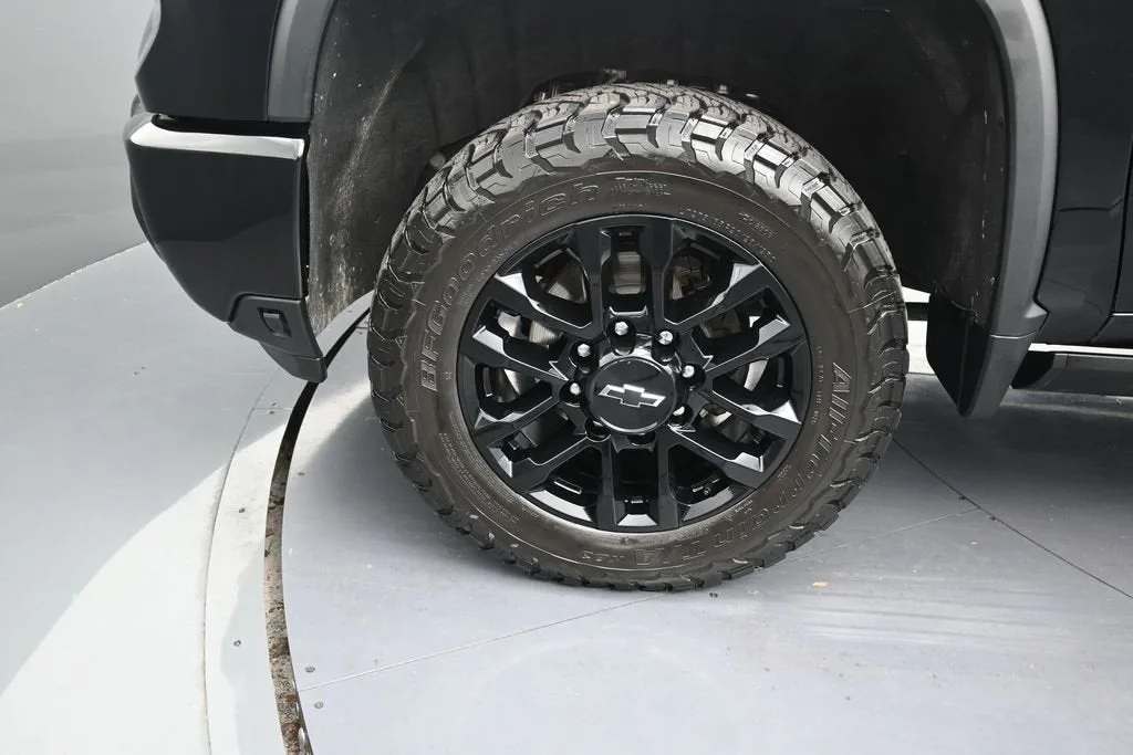 2025 Chevrolet Silverado 2500 HD High Country photo 9