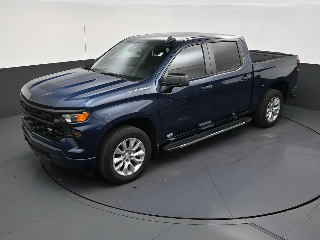 2023 Chevrolet Silverado 1500 Custom photo 11