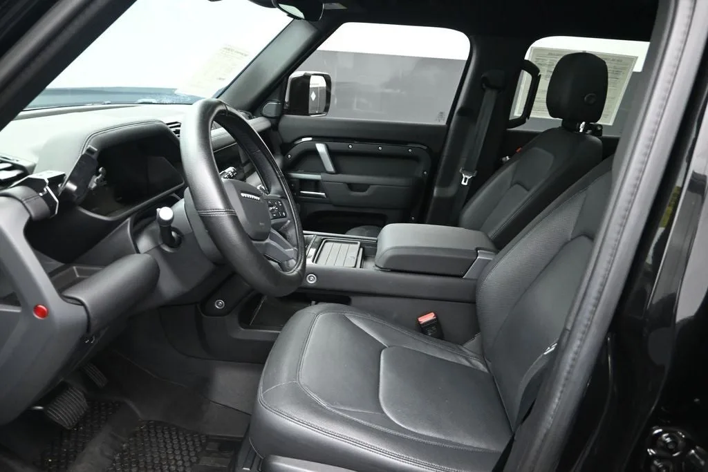 2024 Land Rover Defender 110 X-Dynamic SE photo 10