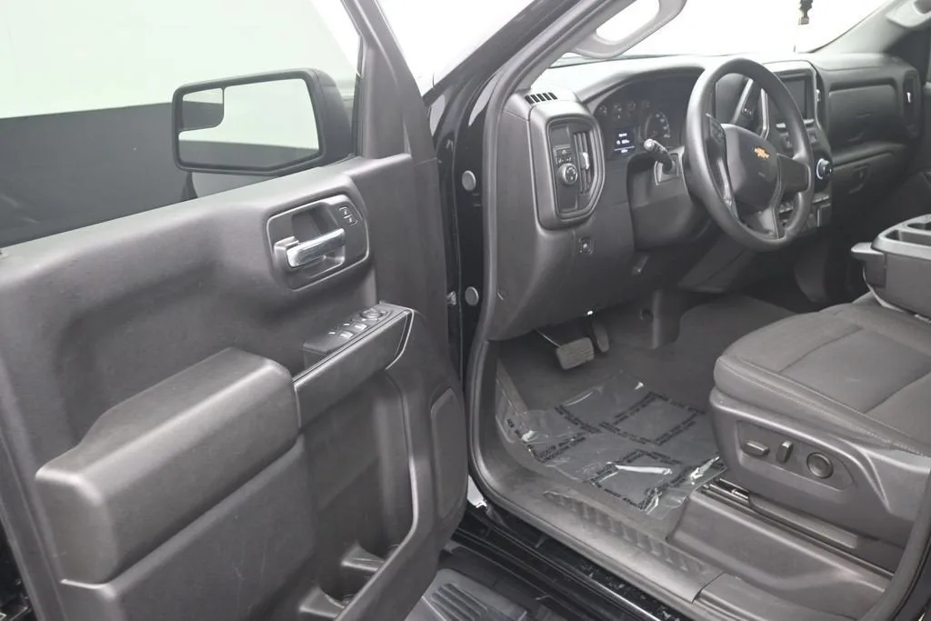 2024 Chevrolet Silverado 1500 Custom photo 12