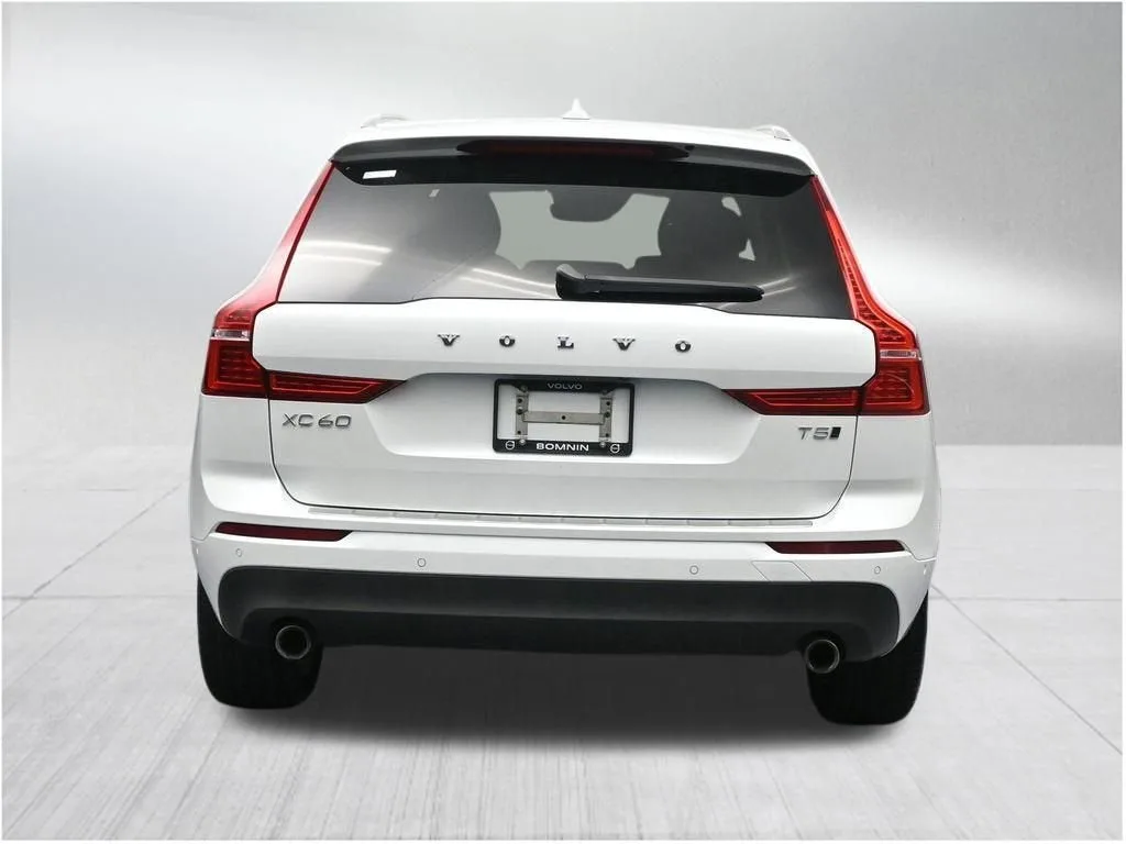 2018 Volvo XC60 Momentum photo 4