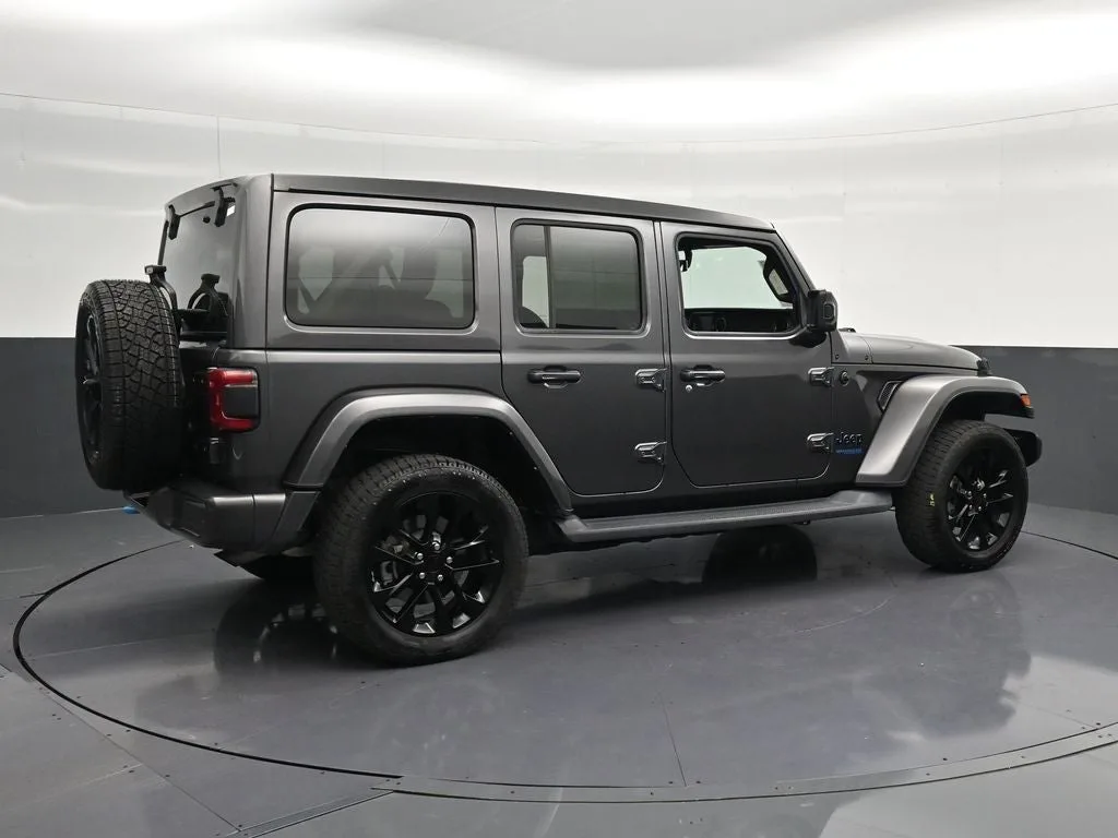 2021 Jeep Wrangler Unlimited Sahara 4xe photo 3