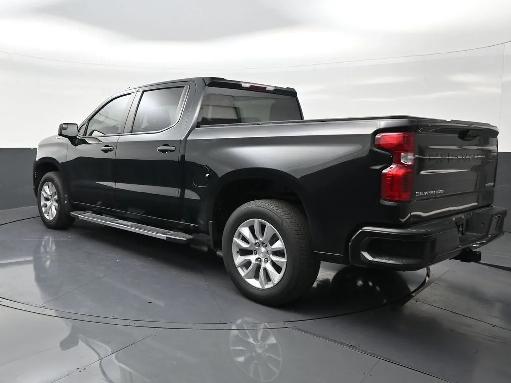 2024 Chevrolet Silverado 1500 Custom photo 3