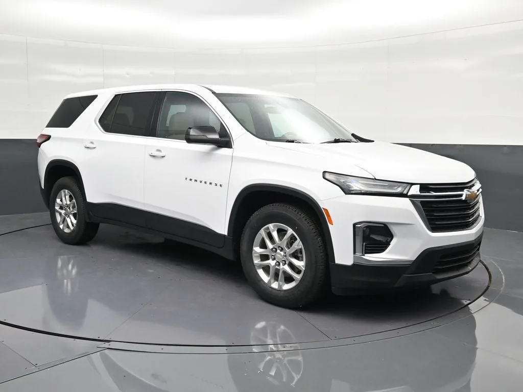 2023 Chevrolet Traverse LS photo 5