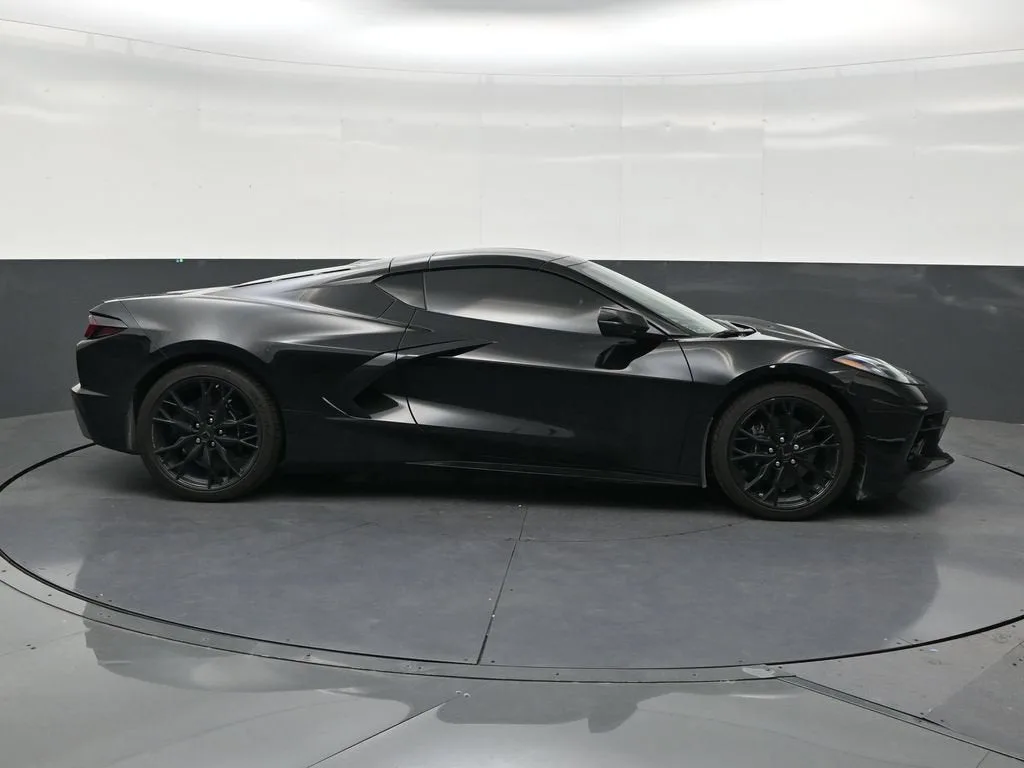 2025 Chevrolet Corvette Stingray 2LT photo 6