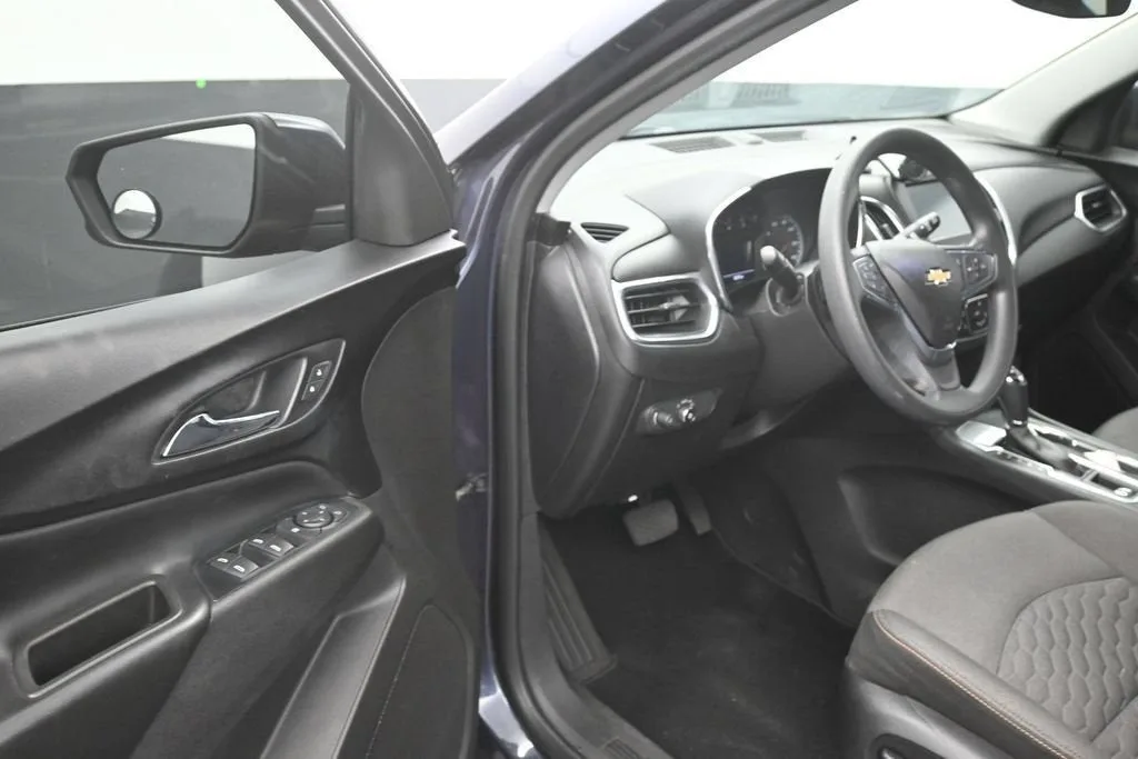 2020 Chevrolet Equinox LS photo 10