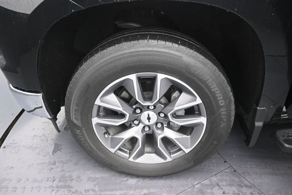 2024 Chevrolet Silverado 1500 LT photo 10
