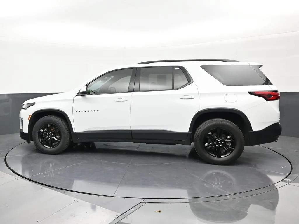 2024 Chevrolet Traverse Limited LT Cloth photo 2