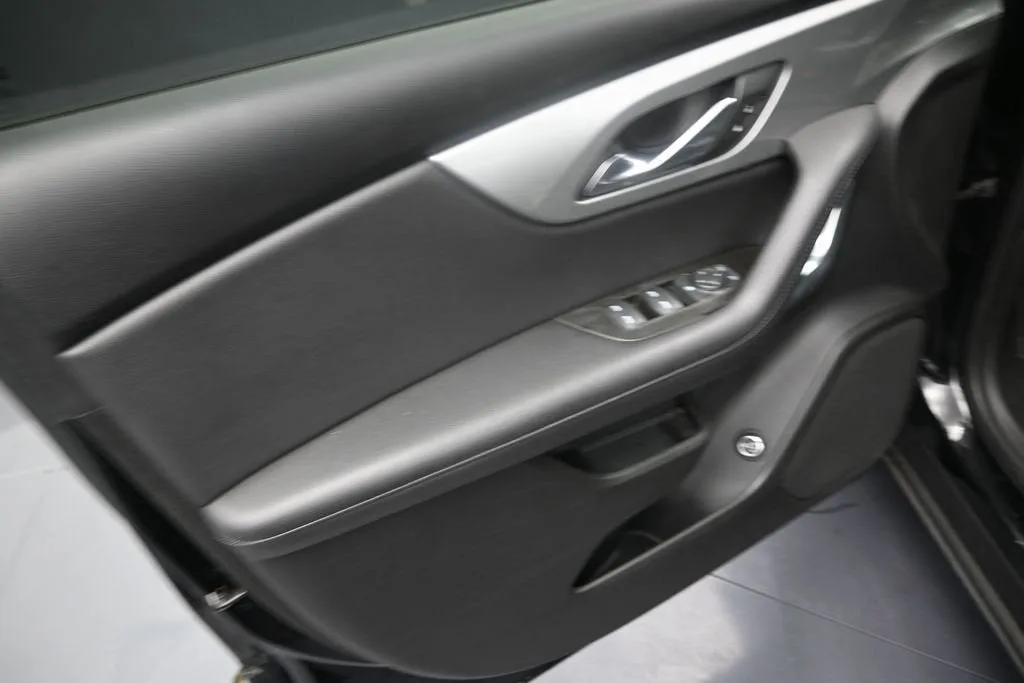 2020 Chevrolet Blazer LT photo 10