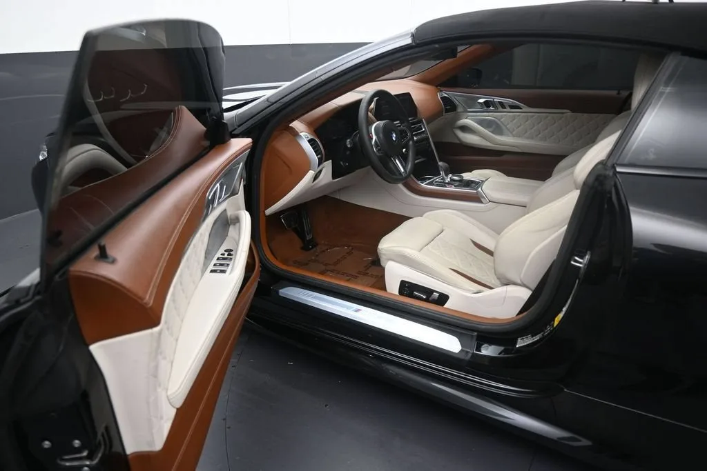 2020 BMW M8 2DR CONV photo 10