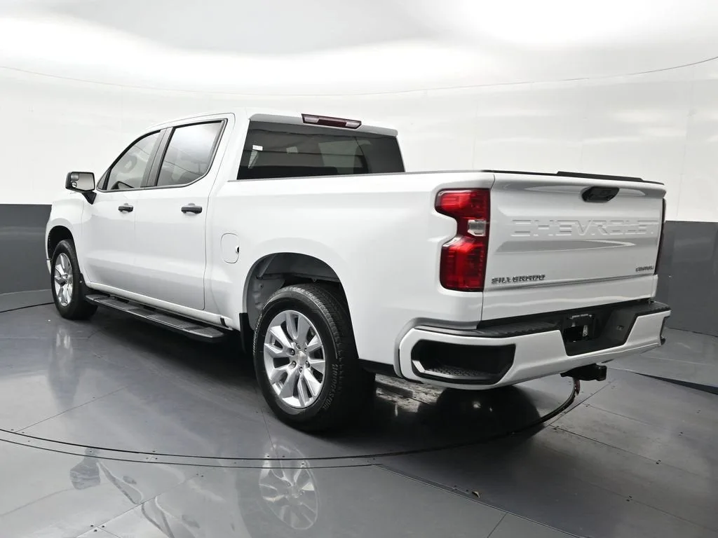 2024 Chevrolet Silverado 1500 Custom photo 3