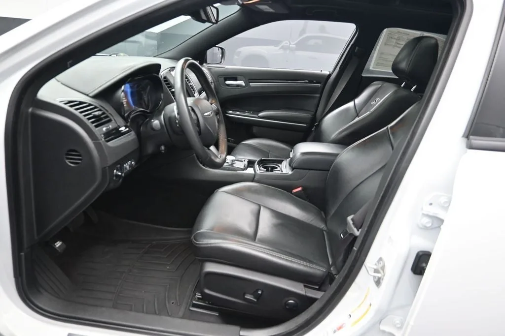 2023 Chrysler 300 S photo 10