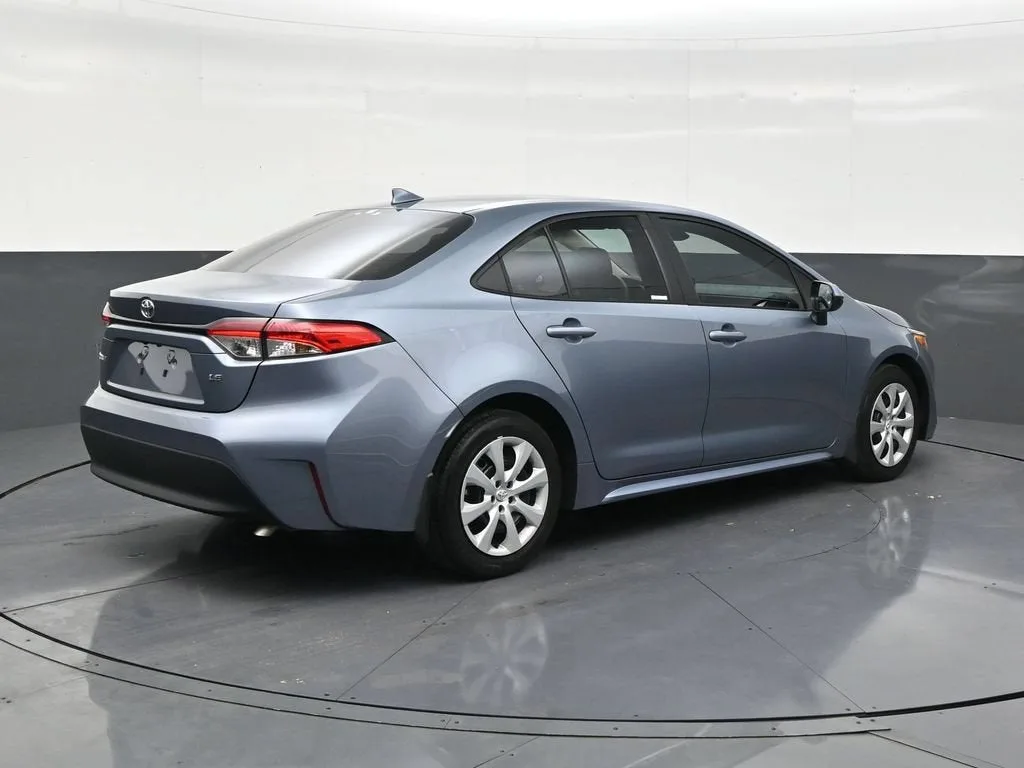 2025 Toyota Corolla LE photo 5