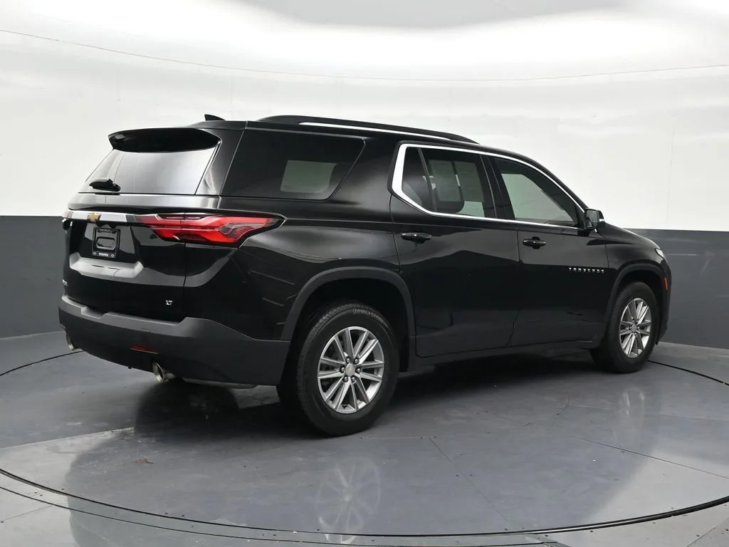 2023 Chevrolet Traverse LT Cloth photo 5