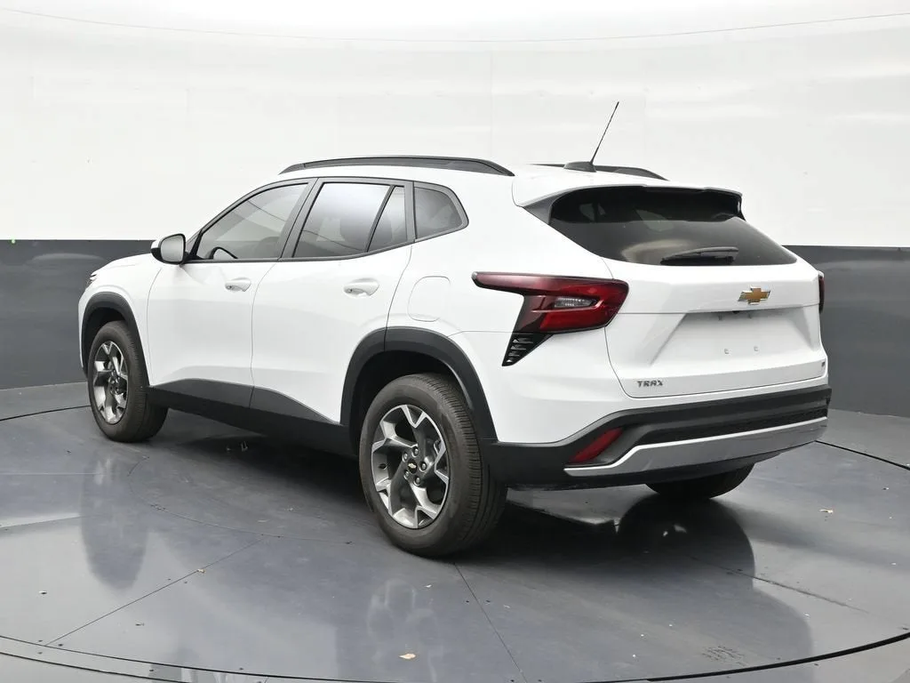 2026 Chevrolet Trax LT photo 3