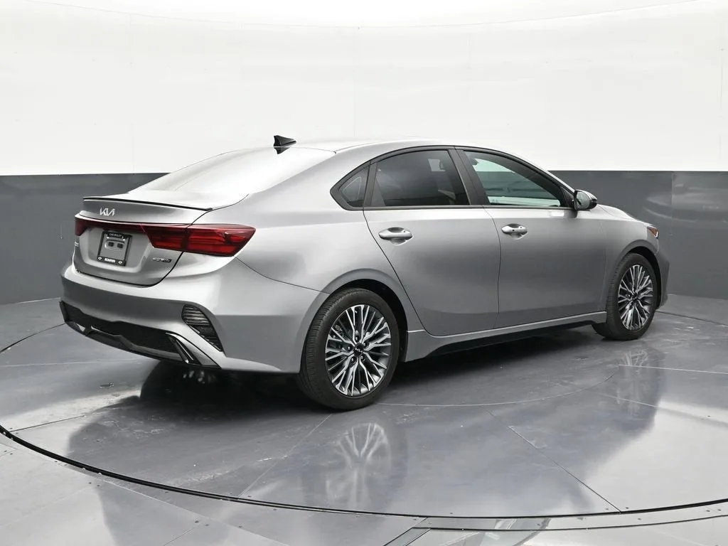 2023 Kia Forte GT-Line photo 5