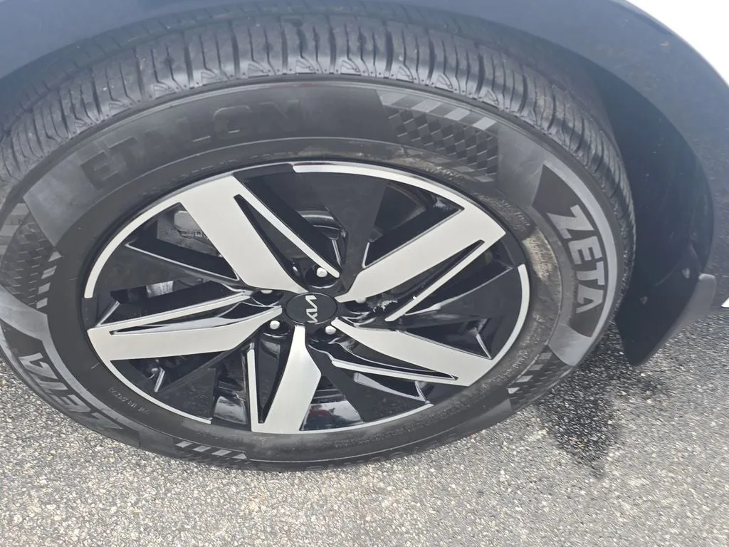 2022 Kia Sorento S photo 8