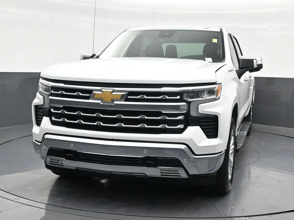 2025 Chevrolet Silverado 1500 LTZ photo 9