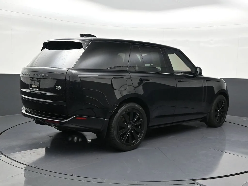 2023 Land Rover Range Rover SE photo 5