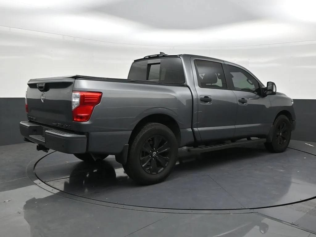 2023 Nissan TITAN Crew Cab SV 4x4 photo 5