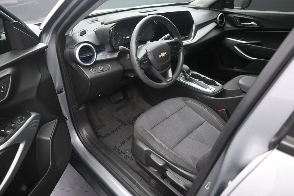 2024 Chevrolet Trax LS photo 11
