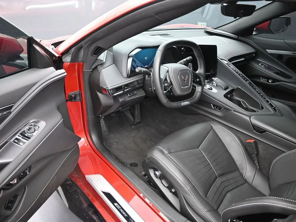 2025 Chevrolet Corvette E-Ray 2LZ photo 10