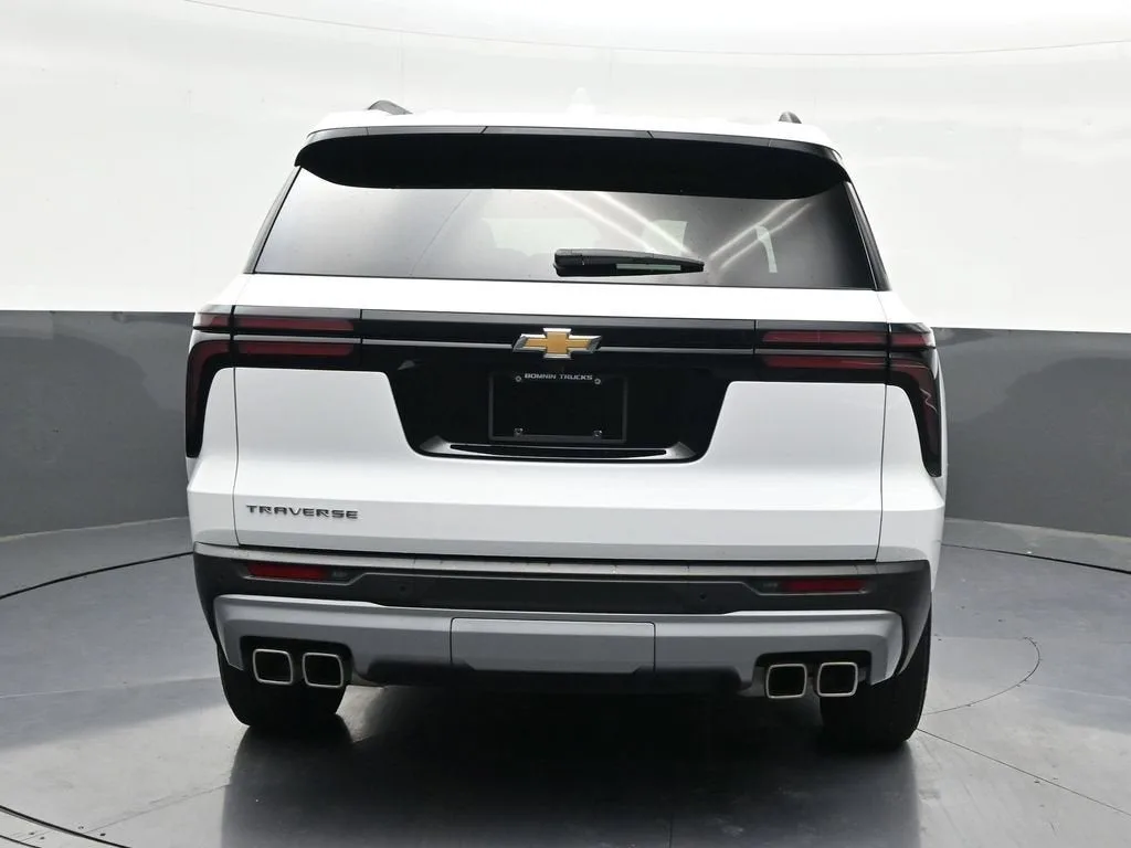 2025 Chevrolet Traverse LT photo 4