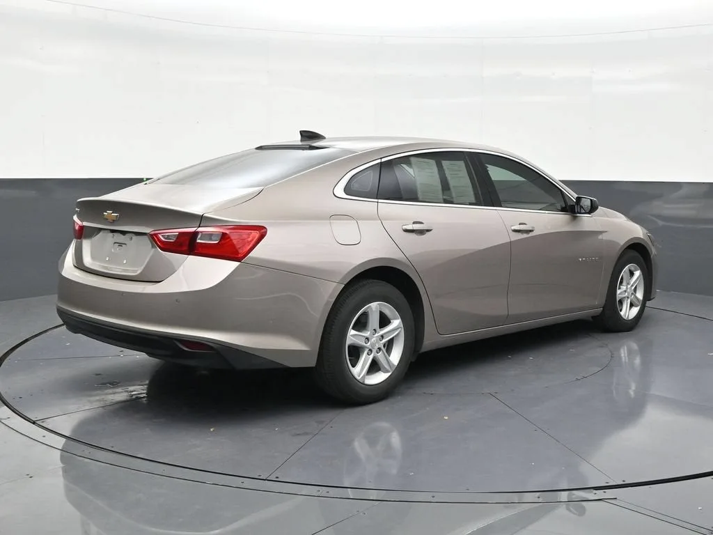 2025 Chevrolet Malibu LS photo 5