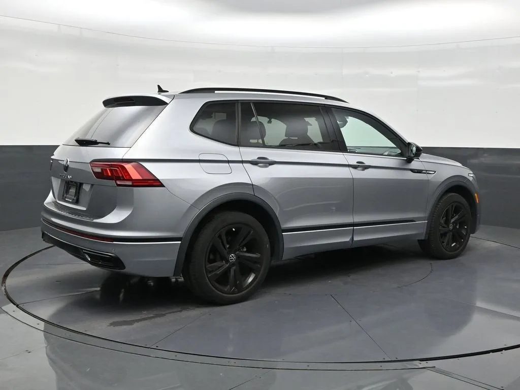 2023 Volkswagen Tiguan 2.0T SE R-Line Black photo 5