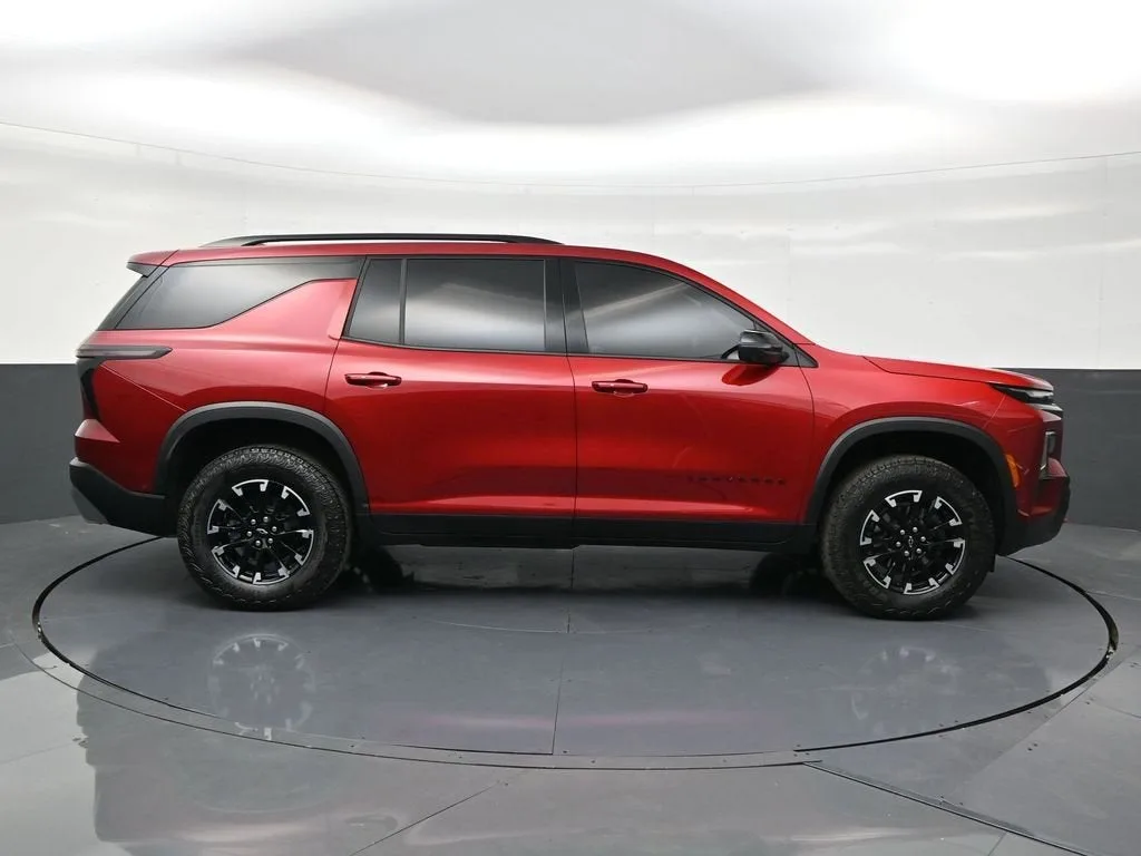 2025 Chevrolet Traverse Z71 photo 6