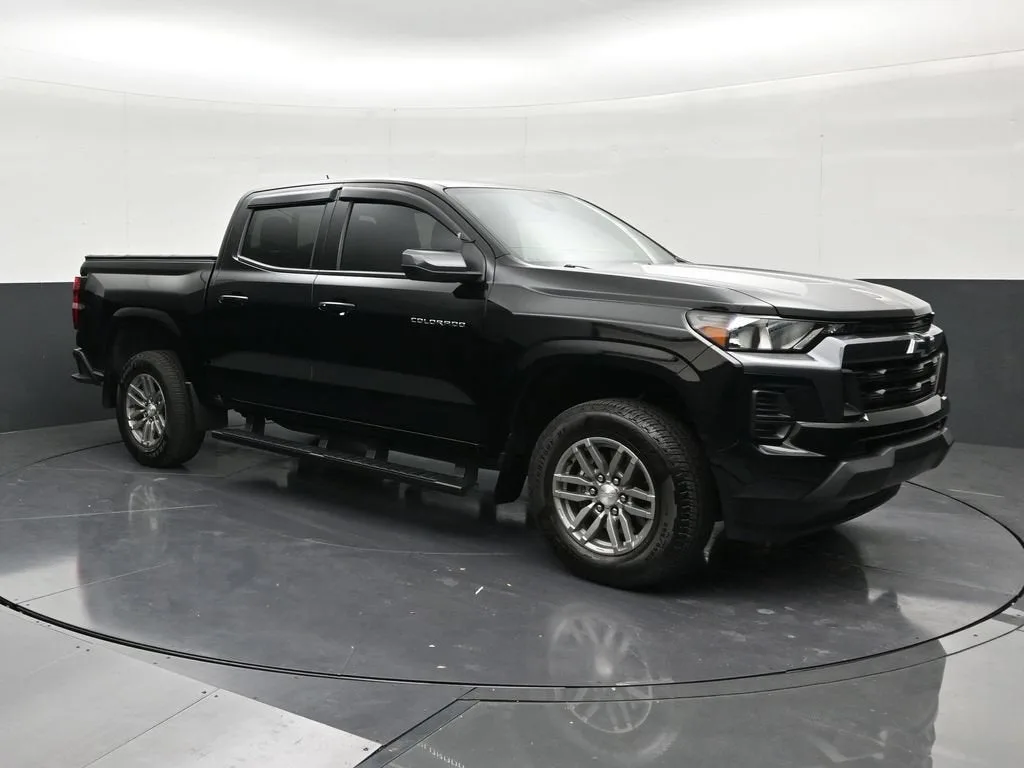 2025 Chevrolet Colorado WT/LT photo 7