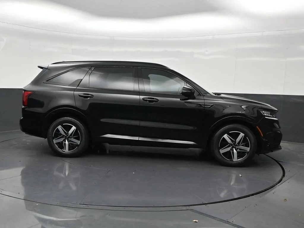 2023 Kia Sorento S photo 7