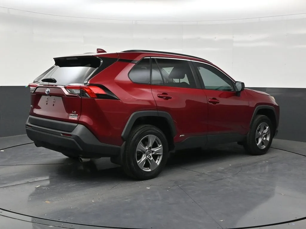 2024 Toyota RAV4 Hybrid LE photo 5