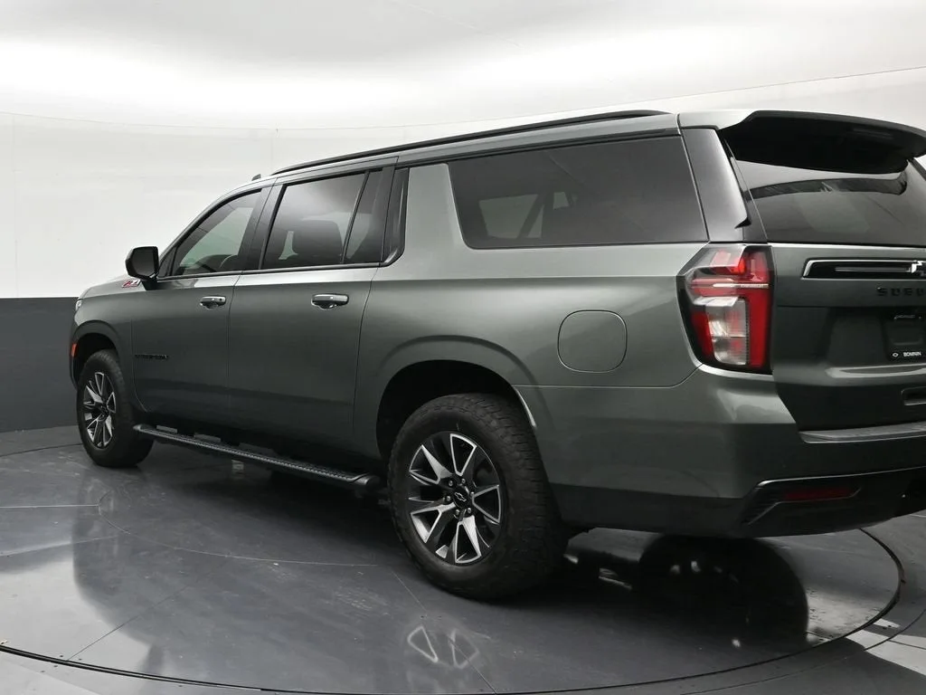 2023 Chevrolet Suburban Z71 photo 4