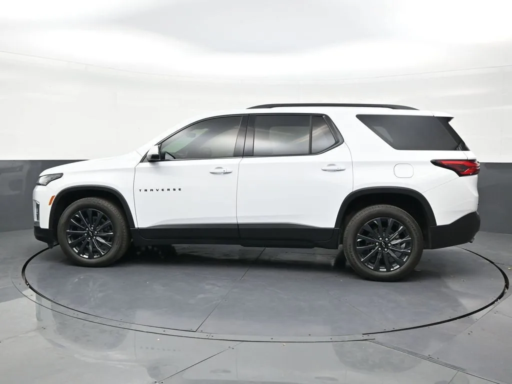 2024 Chevrolet Traverse Limited RS photo 2