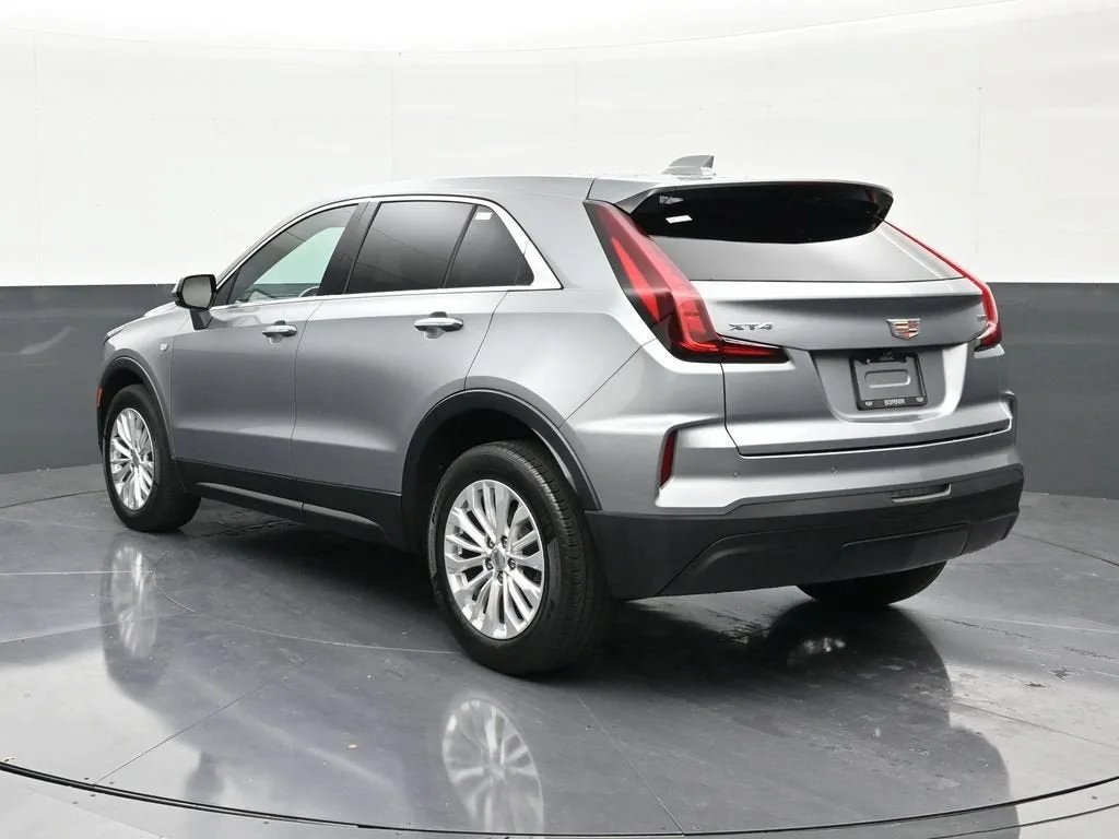 2024 Cadillac XT4 Luxury photo 3