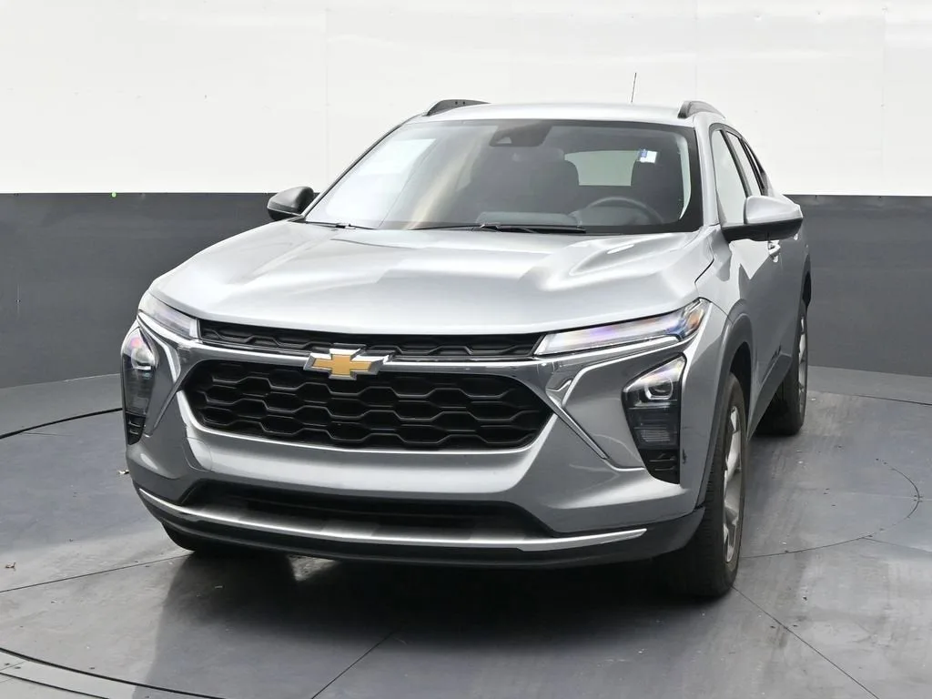 2024 Chevrolet Trax LT photo 8