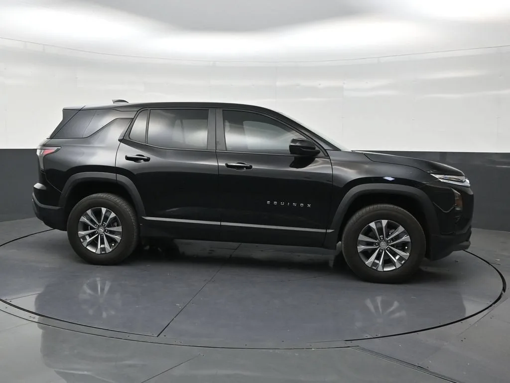 2025 Chevrolet Equinox LT photo 6