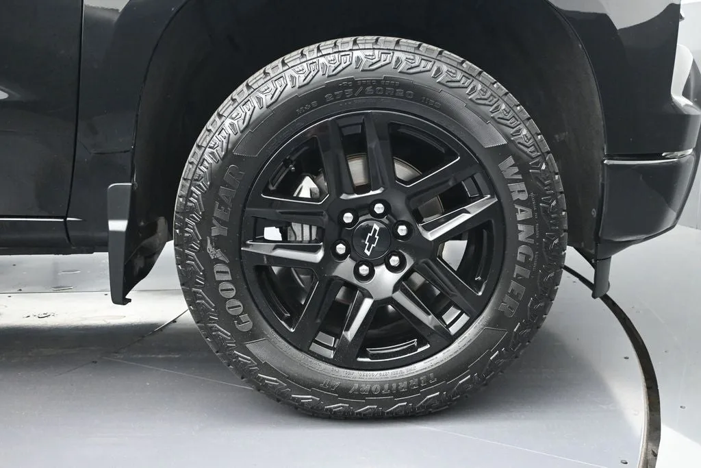 2023 Chevrolet Silverado 1500 RST photo 9