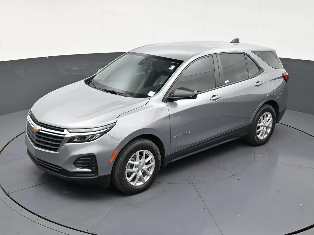 2024 Chevrolet Equinox LS photo 11