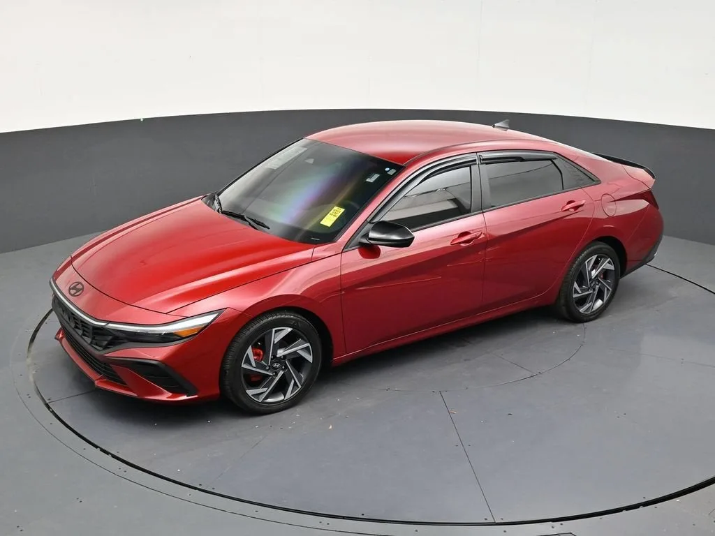 2025 Hyundai Elantra SEL Sport photo 12