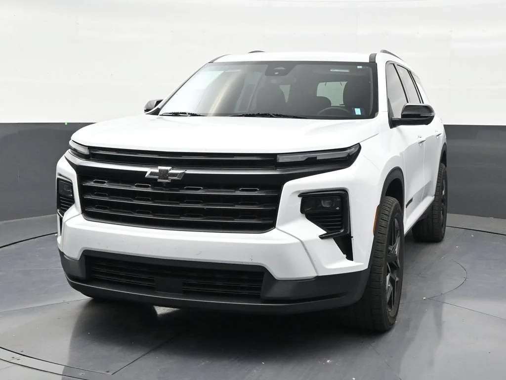 2024 Chevrolet Traverse LT photo 8
