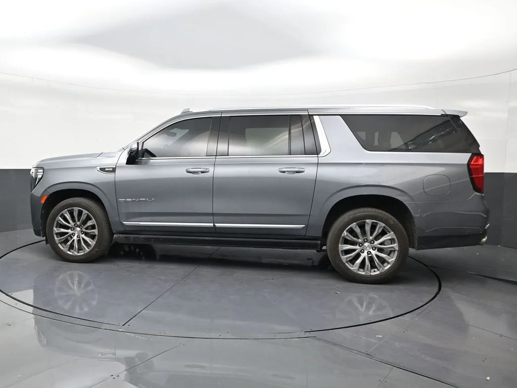 2021 GMC Yukon XL Denali photo 2