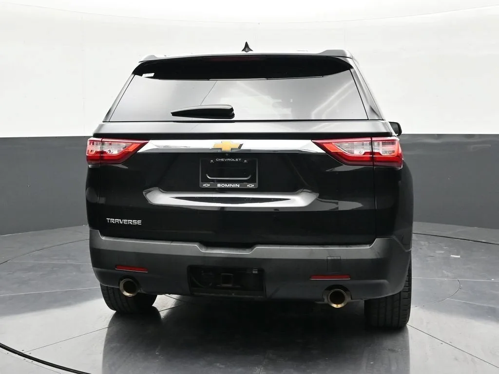 2021 Chevrolet Traverse LS photo 4