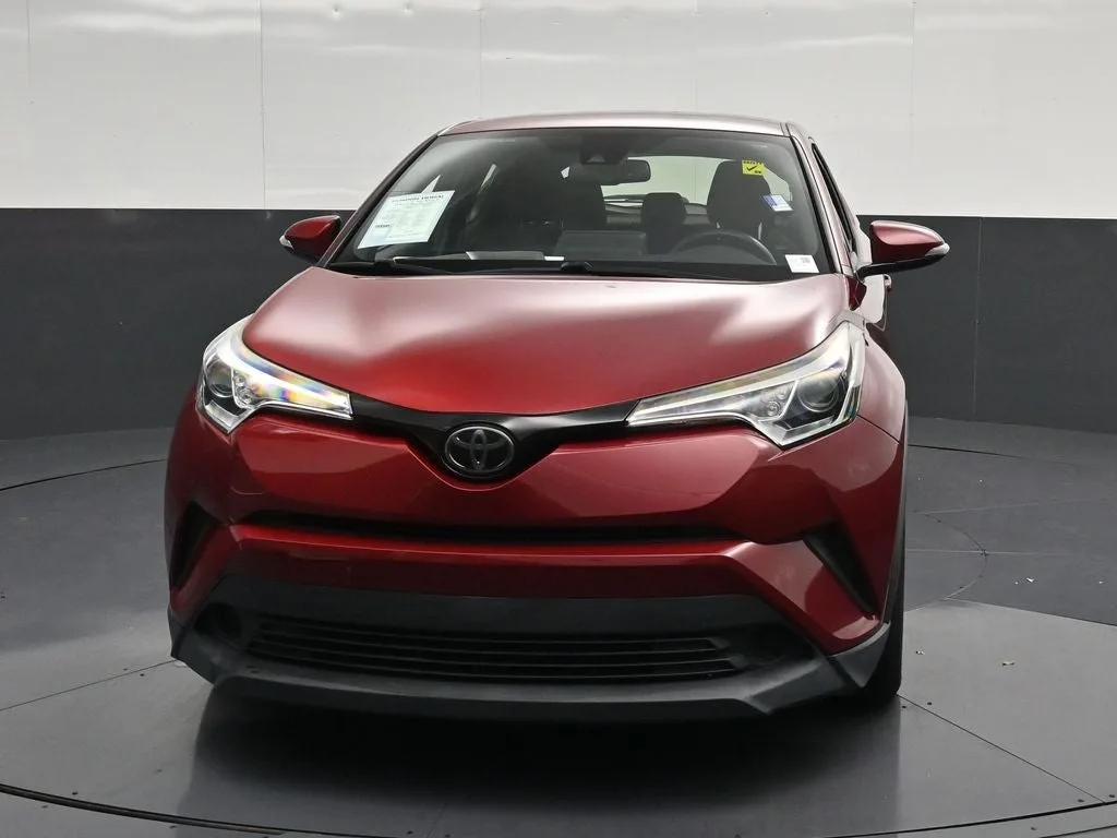 2019 Toyota C-HR LE photo 6