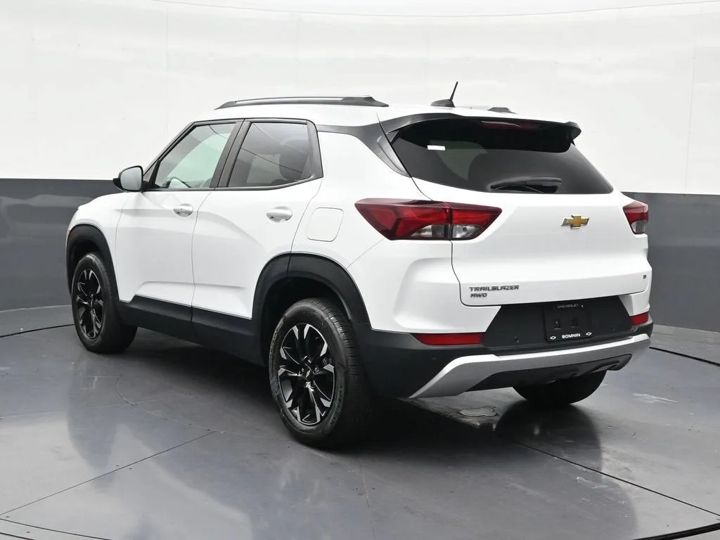 2023 Chevrolet Trailblazer LT photo 3