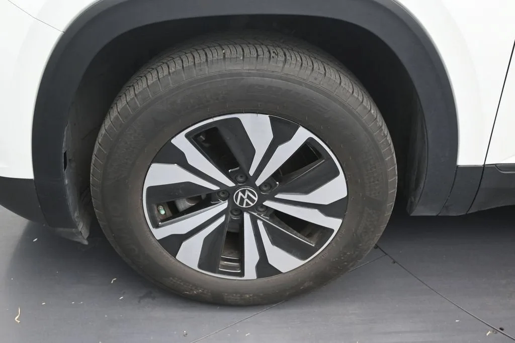 2025 Volkswagen Atlas 2.0T SE photo 9